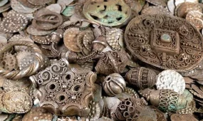 Рыбак случайно нашел один из крупнейших серебряных кладов Средневековья