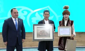 Партия «AMANAT» чествует подвиг соотечественников, прибывших из Китая на лошадях