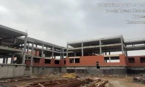 Атырауда 600 орындық мектеп салған мердігер жауапкершілікке тартылды