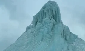 Тәжікстанда алып мұз бөлінді