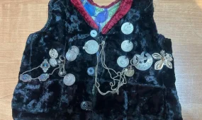 Павлодар музейінде бір ғасыр бұрын тігілген кеудеше сақтаулы