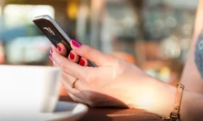 Частная компания получила право взимать плату за регистрацию смартфонов в Казахстане: кто утвердил решение и почему