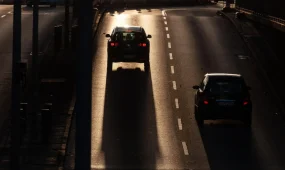 Зарядку электрокаров от асфальта запустили в Германии