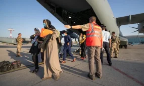 Берлин предлагает афганцам деньги за отказ от въезда в Германию