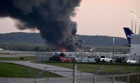 АҚШ-та жүк ұшағы апатқа ұшырап, 3 адам қаза тапты