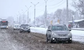 Алматыда алғашқы қардан кейін 17 жол апаты болып, 6 адам зардап шекті