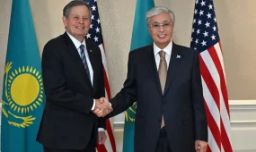 Қасым-Жомарт Тоқаев америкалық сенатор Стив Дэйнсті қабылдады