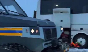 Автобус с иностранцами сломался на трассе в Акмолинской области