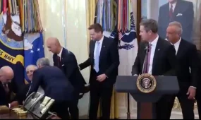 Топ-менеджер производителя Ozempic потерял сознание на встрече с Трампом в Белом доме