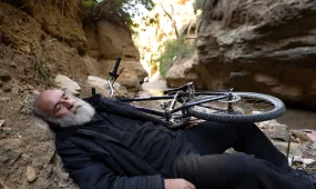 Французский пенсионер выжил три дня в овраге, питаясь покупками и вином