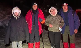 Алматы тауларында құтқарушылар әйел мен баланың төмен түсуіне көмектесті