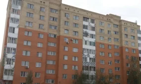 Два человека находятся в реанимации после обрушения фасада дома в Астане