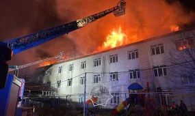 Алматыда балалар үйі ғимараты өртеніп жатыр