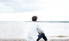 ОЭСР: 10% европейцев живут без друзей, а одиночество ежегодно уносит жизни почти миллиона человек