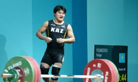 Казахстанский тяжелоатлет Едыге Емберды завоевал три медали в Саудовской Аравии