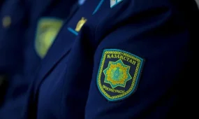 Сотрудника транспортной прокуратуры Мангистау задержали за мошенничество