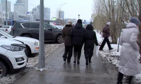 Жаяу жүргіншілер жолы неге қар мен мұздан тазартылмай жатыр?