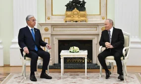 Токаев и Путин более 2,5 часов беседовали в неформальной обстановке