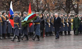Токаев возложил цветы к «Могиле неизвестного солдата» в Москве
