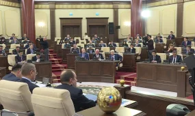 "Мужчины могут держаться за руки" - депутаты рассказали о нюансах по запрету на ЛГБТ-пропаганду