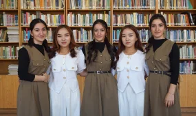 Әзербайжандық үшем мен қырғызстандық егіз түркістанда қазақ тілін үйреніп жүр