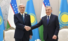 Мемлекеттер басшылары «Ташкент-Хумо» әуежайында әңгімелесті