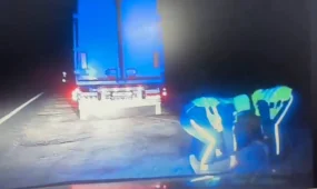 Абай облысында патрульдік полицейлер жүргізушіні құтқарып қалды