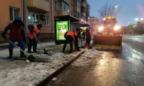 Свыше 370 единиц спецтехники заняты в снегоуборочных работах ночью в Астане