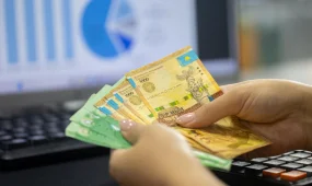 Тенге продолжает укрепляться на фоне стабильной ситуации на валютном рынке