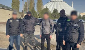 Наркокурьера задержали у мечети в Шымкенте