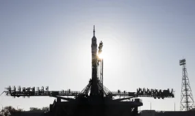 Ракету с пилотируемым кораблём готовят к старту на Байконуре