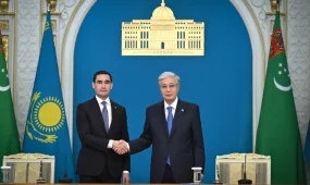 Касым-Жомарт Токаев и Сердар Бердымухамедов провели брифинг для СМИ