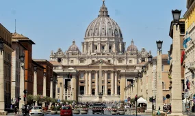 Ватикан отказывается от обязательного использования латыни в официальных документах
