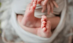 В Восточном Казахстане временно запретили партнёрские роды из-за вспышки ОРВИ и гриппа