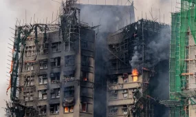 Гонконгтағы өртке қатысты 25 адам тұтқындалды