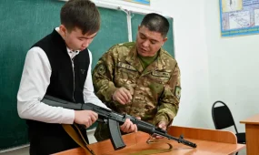 В Казахстане обновлены правила НВП: армия усиливает подготовку допризывников