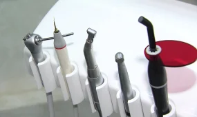 Алматыда стоматолог-дәрігер клиенттен қосымша ақша сұрап, 2 жарым жасар бүлдіршінді 4 сағат бойы наркоздан оятпай ұстаған