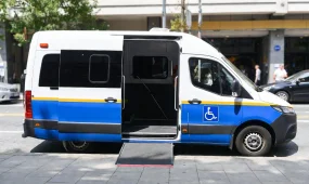 В Алматы людям с ограниченными возможностями вернули круглосуточный доступ к услуге «Инватакси»