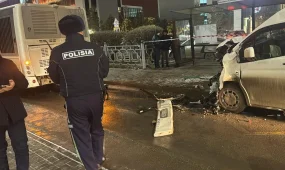 Микроавтобус врезался в автобус в Астане: водитель погиб