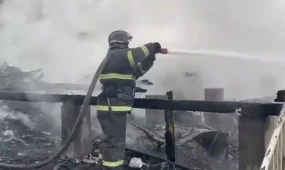 Крупный пожар в Алматы: уничтожены здания и автомобили