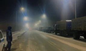 На трассах области Абай из-за непогоды скопился транспорт