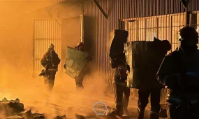 Крупный склад сгорел в Алматы