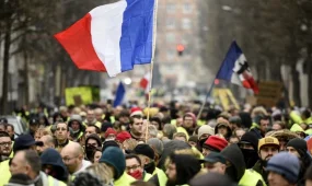 Франциядағы ереуілдер 26 компанияның жұмысын тоқтатты