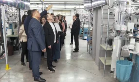 Студенттер шұлық фабрикасының жұмысымен танысты