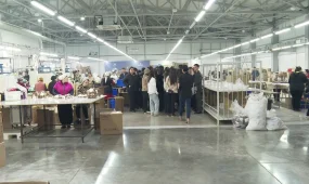 Студенты познакомились с работой чулочной фабрики