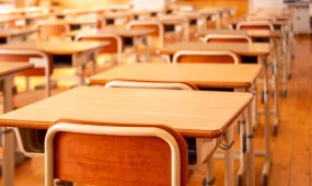 Школьников Атырауской области временно перевели на дистанционное обучение из-за сильного циклона