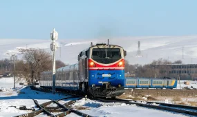 Людей вывозят поездами с закрытых трасс в Актюбинской области