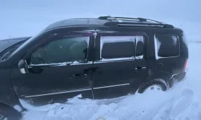 ТЖМ қызметкерлері қар құрсауында қалған жолаушыларға көмекке келді