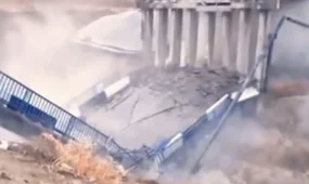 Aвтомобильный мост обрушился в Туркестанской области (ВИДЕО)