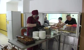 Волосы и мусор: на качество питания жалуются родители республиканского реабилитационного центра для детей-инвалидов в Алматы